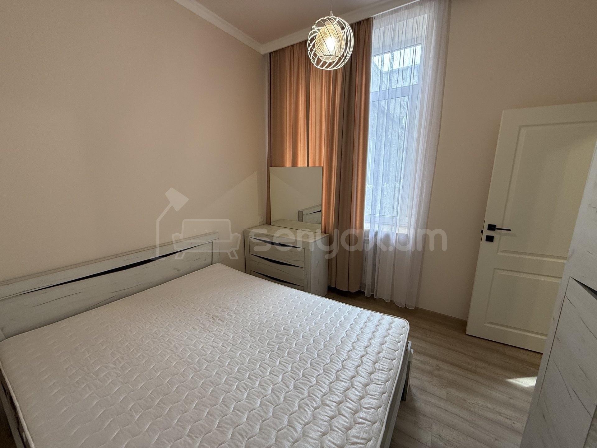 3 Սենյականոց Բնակարան Քարե Շենքում, 48քմ, 2/5 հարկ, Կապիտալ Վերանորոգված