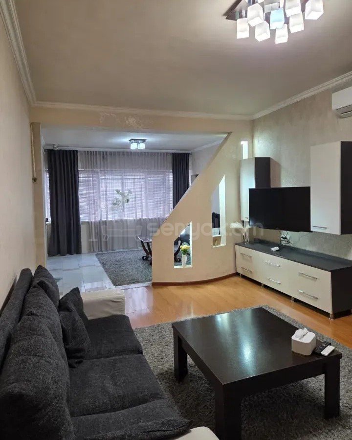 3 Սենյականոց Բնակարան Քարե Շենքում, 82քմ, 1/5 հարկ, Կապիտալ Վերանորոգված