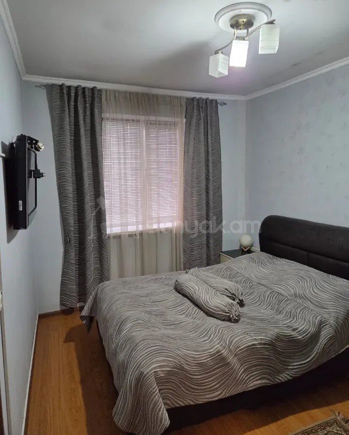 3 Սենյականոց Բնակարան Քարե Շենքում, 82քմ, 1/5 հարկ, Կապիտալ Վերանորոգված