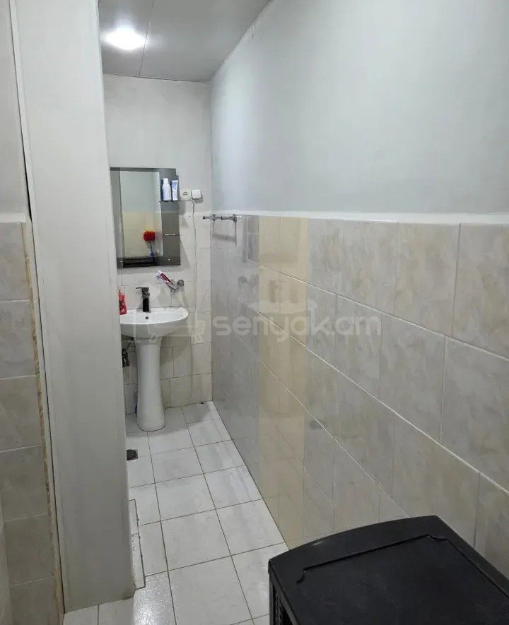 3 Սենյականոց Բնակարան Քարե Շենքում, 82քմ, 1/5 հարկ, Կապիտալ Վերանորոգված