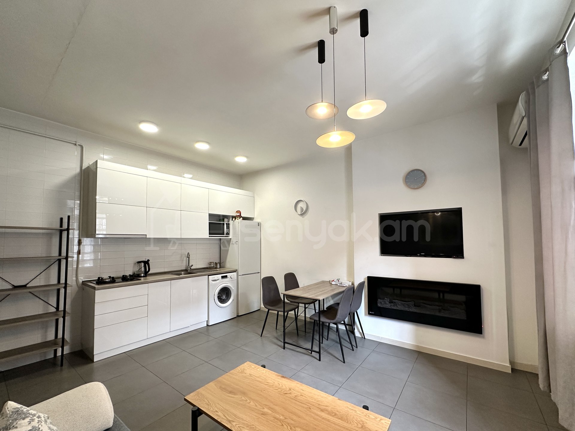 2 Սենյականոց Բնակարան Քարե Շենքում, 33քմ, 2/5 հարկ, Կապիտալ Վերանորոգված