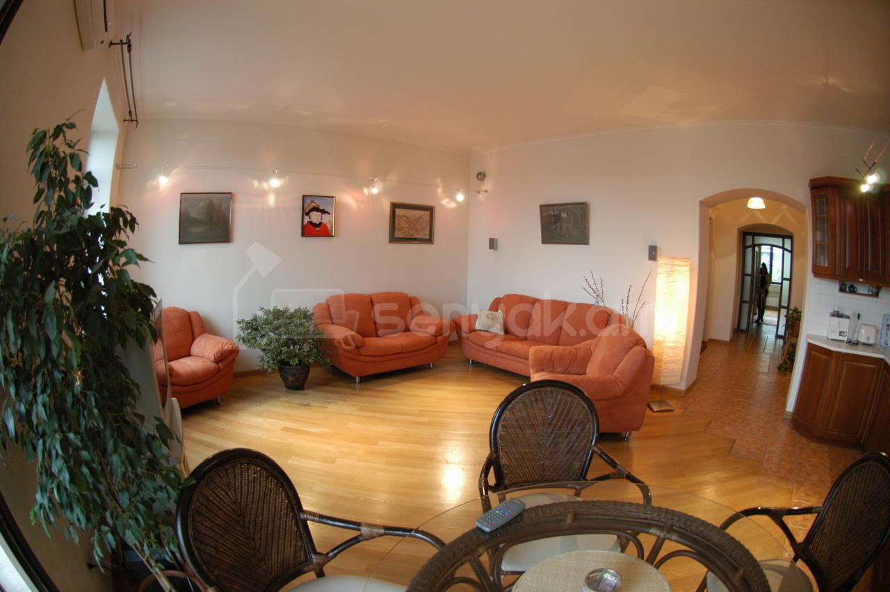 3 Սենյականոց Բնակարան Քարե Շենքում, 98քմ, 4/5 հարկ, Դիզայներական Վերանորոգված