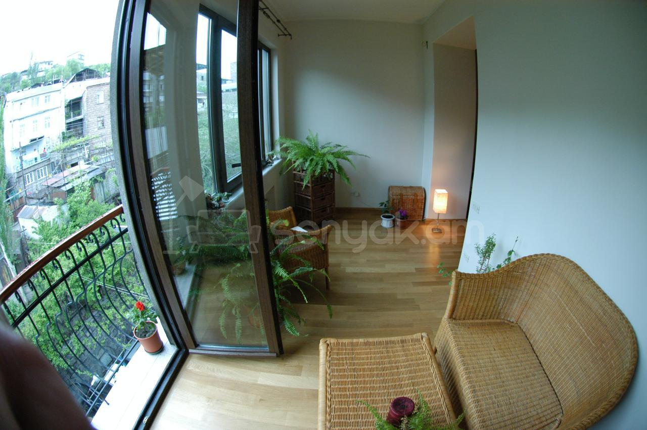 3 Սենյականոց Բնակարան Քարե Շենքում, 98քմ, 4/5 հարկ, Դիզայներական Վերանորոգված