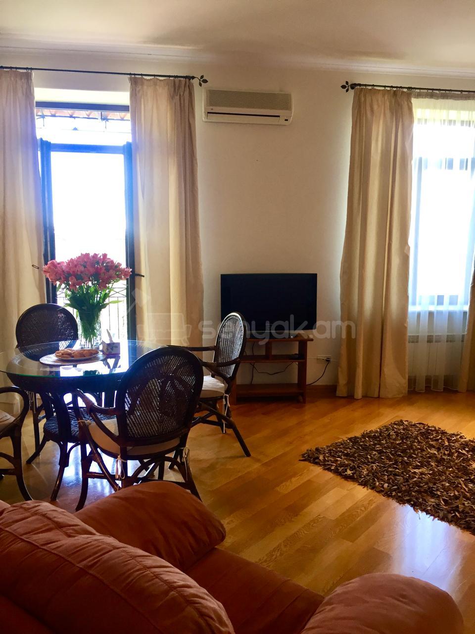 3 Սենյականոց Բնակարան Քարե Շենքում, 98քմ, 4/5 հարկ, Դիզայներական Վերանորոգված