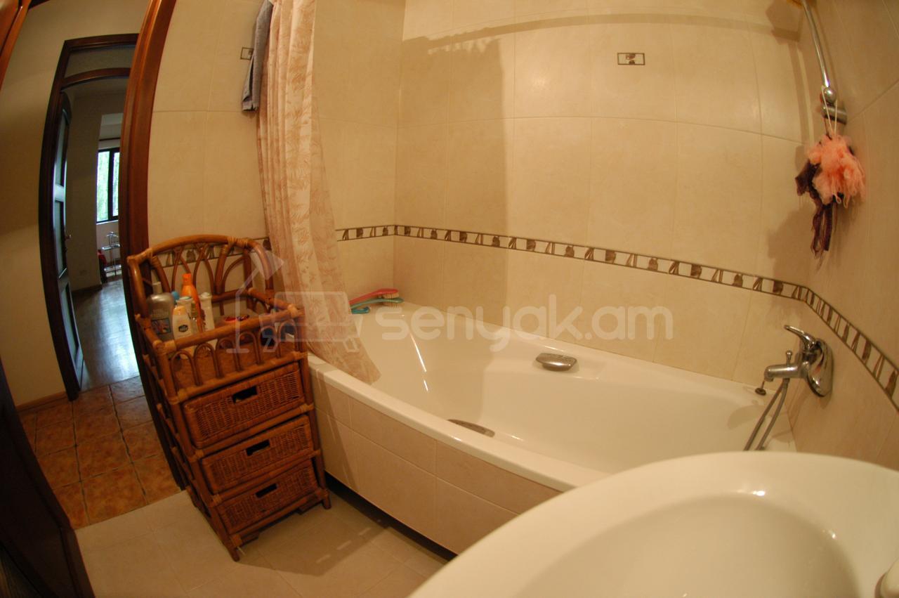 3 Սենյականոց Բնակարան Քարե Շենքում, 98քմ, 4/5 հարկ, Դիզայներական Վերանորոգված