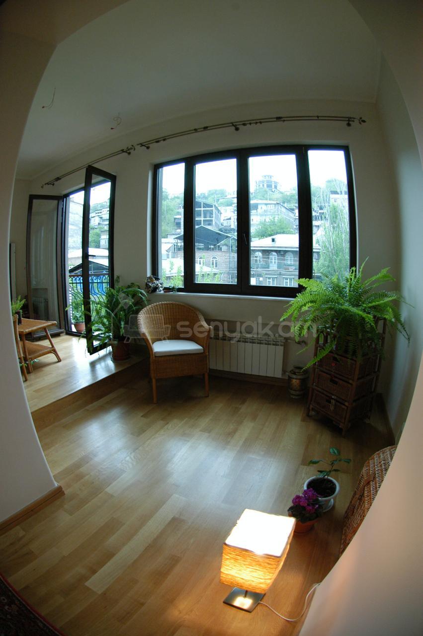 3 Սենյականոց Բնակարան Քարե Շենքում, 98քմ, 4/5 հարկ, Դիզայներական Վերանորոգված