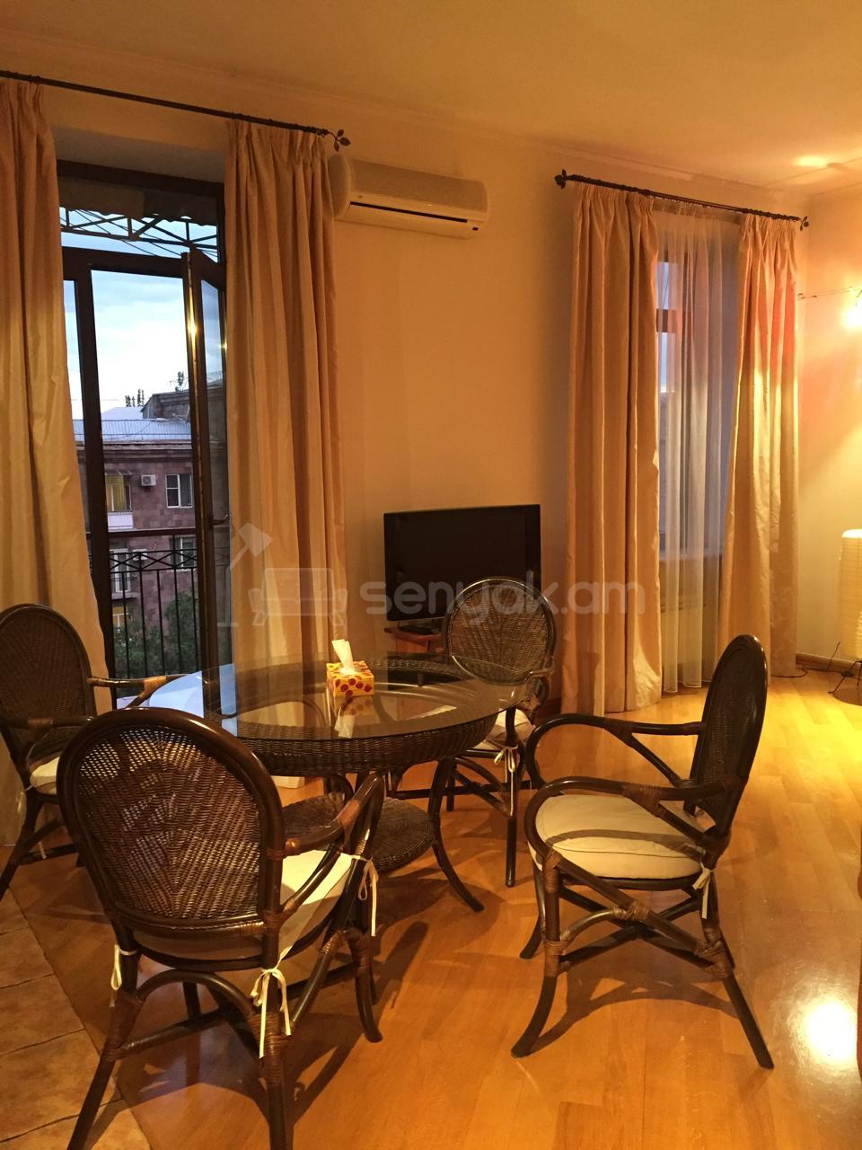 3 Սենյականոց Բնակարան Քարե Շենքում, 98քմ, 4/5 հարկ, Դիզայներական Վերանորոգված