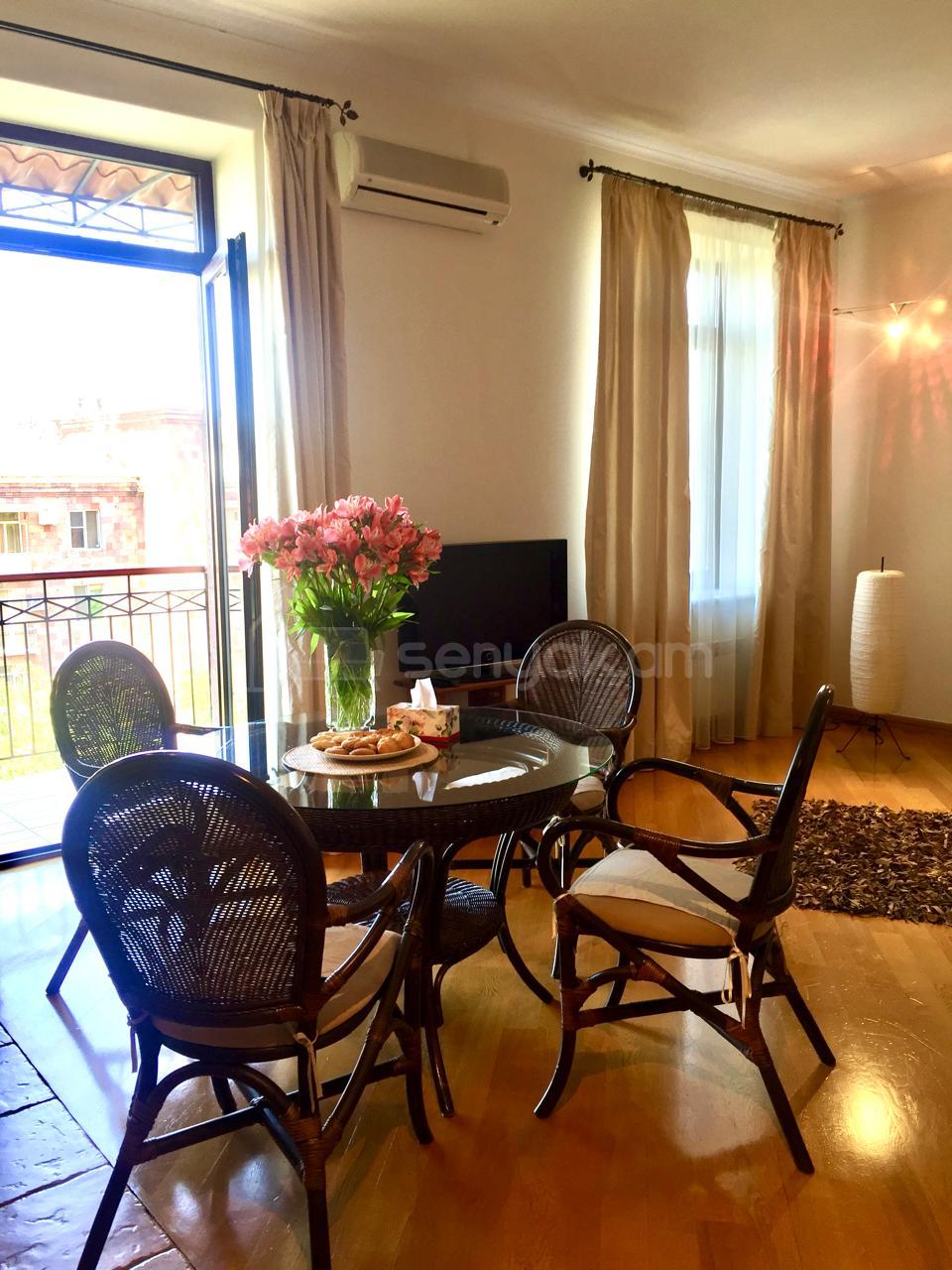 3 Սենյականոց Բնակարան Քարե Շենքում, 98քմ, 4/5 հարկ, Դիզայներական Վերանորոգված