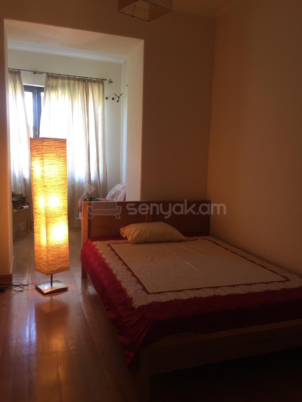 3 Սենյականոց Բնակարան Քարե Շենքում, 98քմ, 4/5 հարկ, Դիզայներական Վերանորոգված