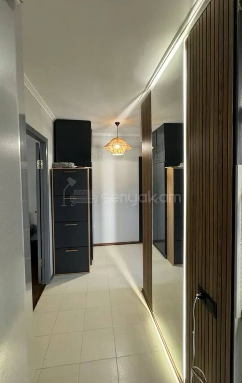 4 Սենյականոց Բնակարան Քարե Շենքում, 80քմ, 4/4 հարկ, Կապիտալ Վերանորոգված