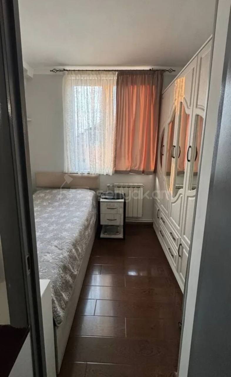 4 Սենյականոց Բնակարան Քարե Շենքում, 80քմ, 4/4 հարկ, Կապիտալ Վերանորոգված