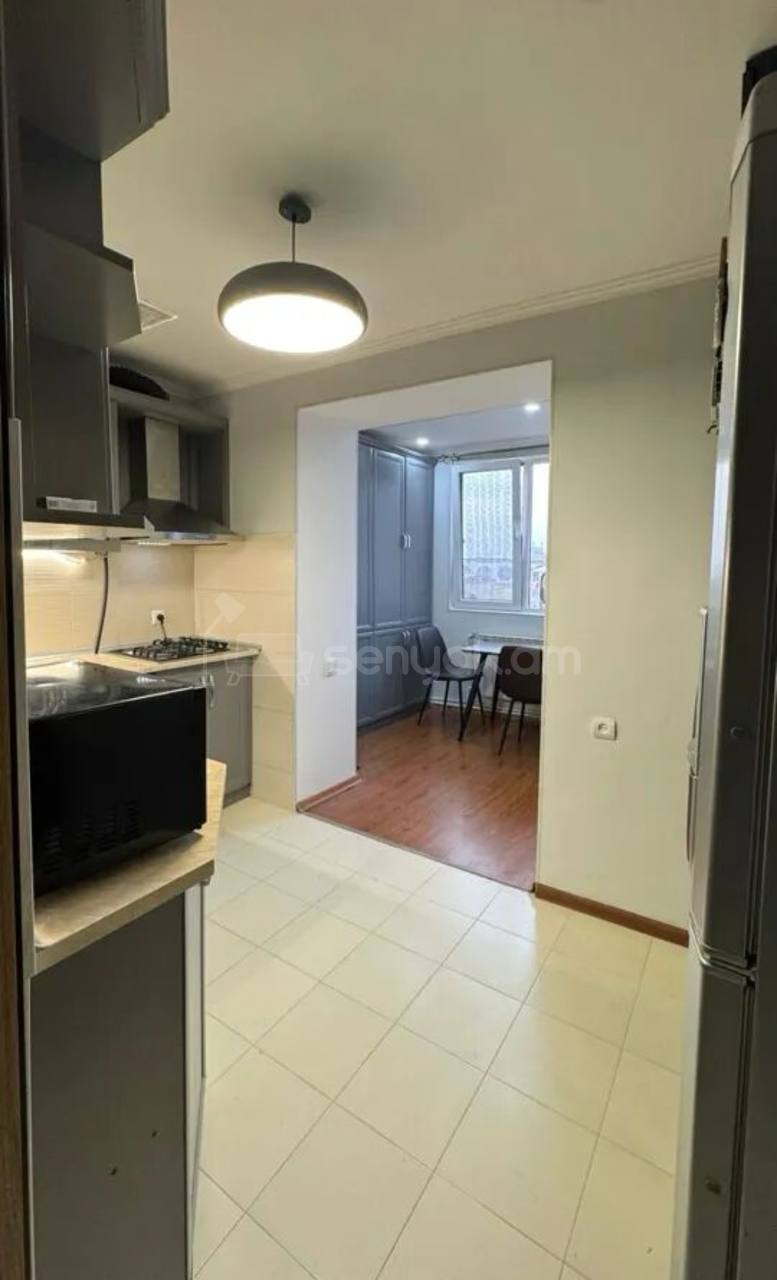 4 Սենյականոց Բնակարան Քարե Շենքում, 80քմ, 4/4 հարկ, Կապիտալ Վերանորոգված