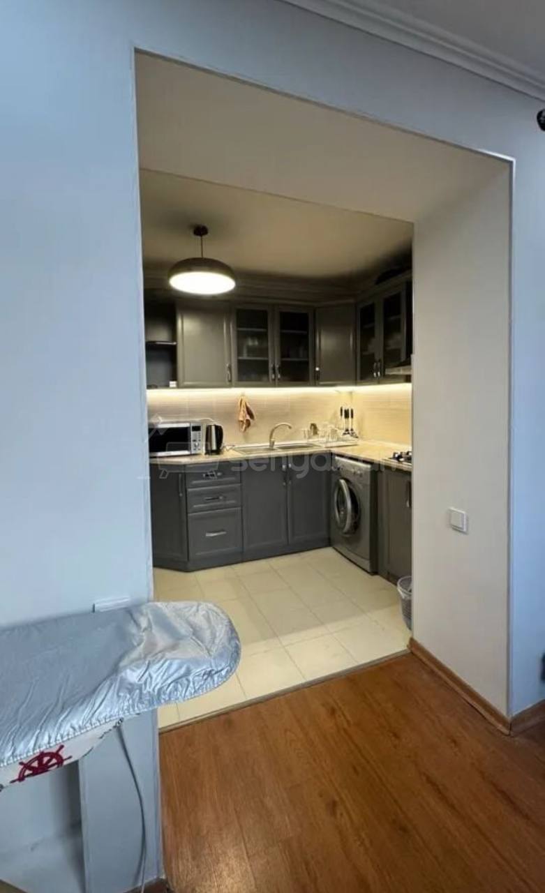 4 Սենյականոց Բնակարան Քարե Շենքում, 80քմ, 4/4 հարկ, Կապիտալ Վերանորոգված