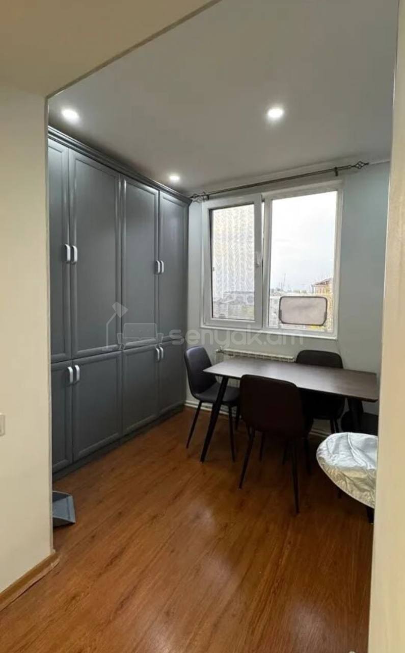 4 Սենյականոց Բնակարան Քարե Շենքում, 80քմ, 4/4 հարկ, Կապիտալ Վերանորոգված