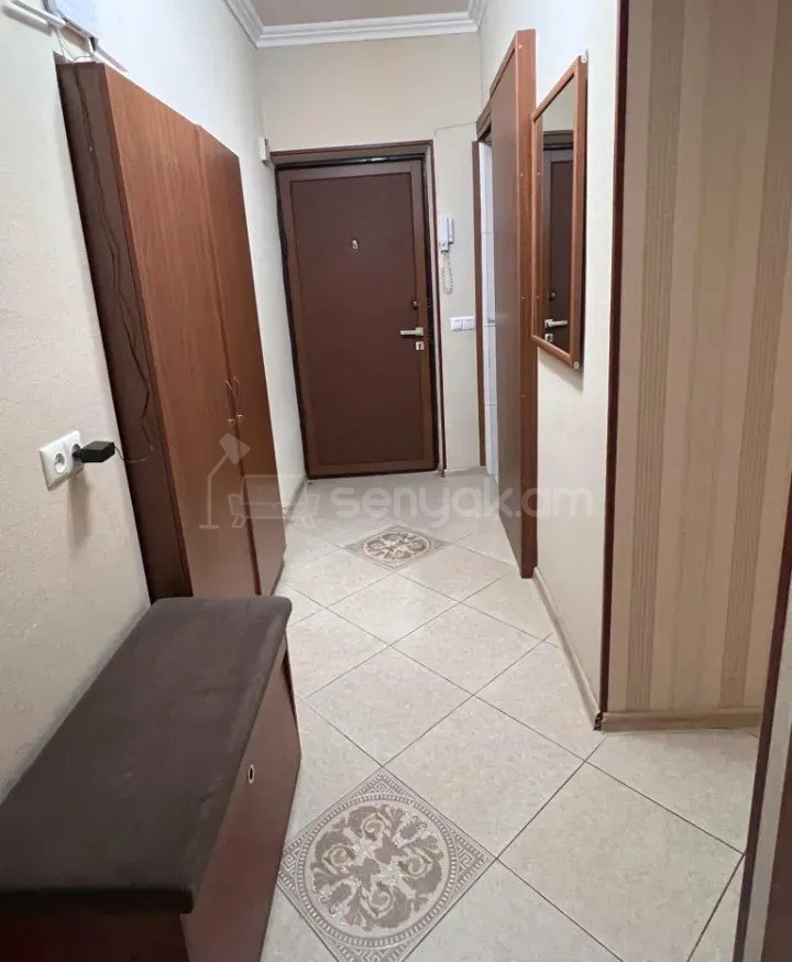 3 Սենյականոց Բնակարան Քարե Շենքում, 93քմ, 5/5 հարկ, Կապիտալ Վերանորոգված