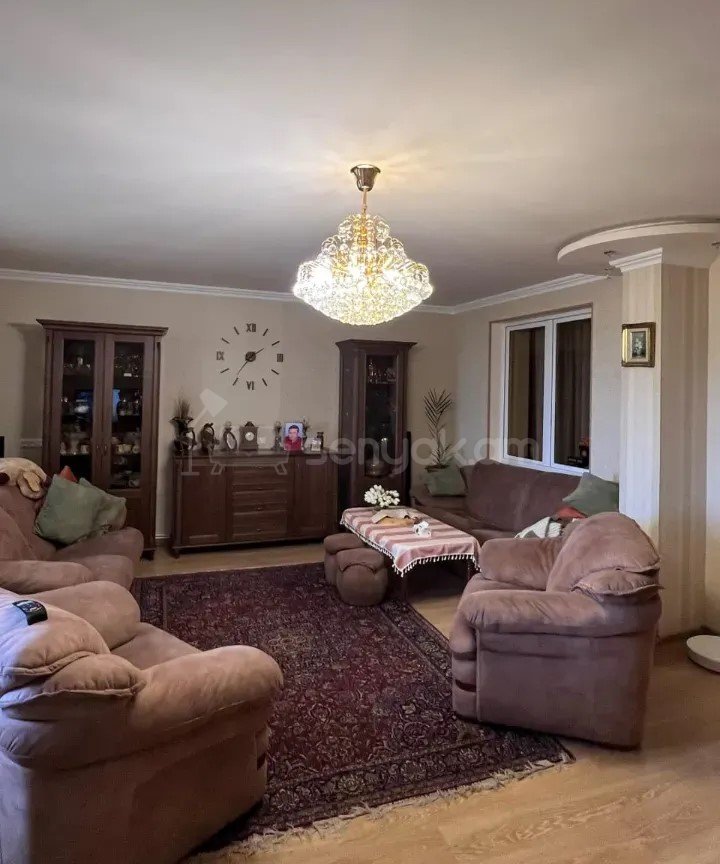 3 Սենյականոց Բնակարան Քարե Շենքում, 93քմ, 5/5 հարկ, Կապիտալ Վերանորոգված