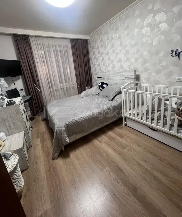 3 Սենյականոց Բնակարան Քարե Շենքում, 93քմ, 5/5 հարկ, Կապիտալ Վերանորոգված