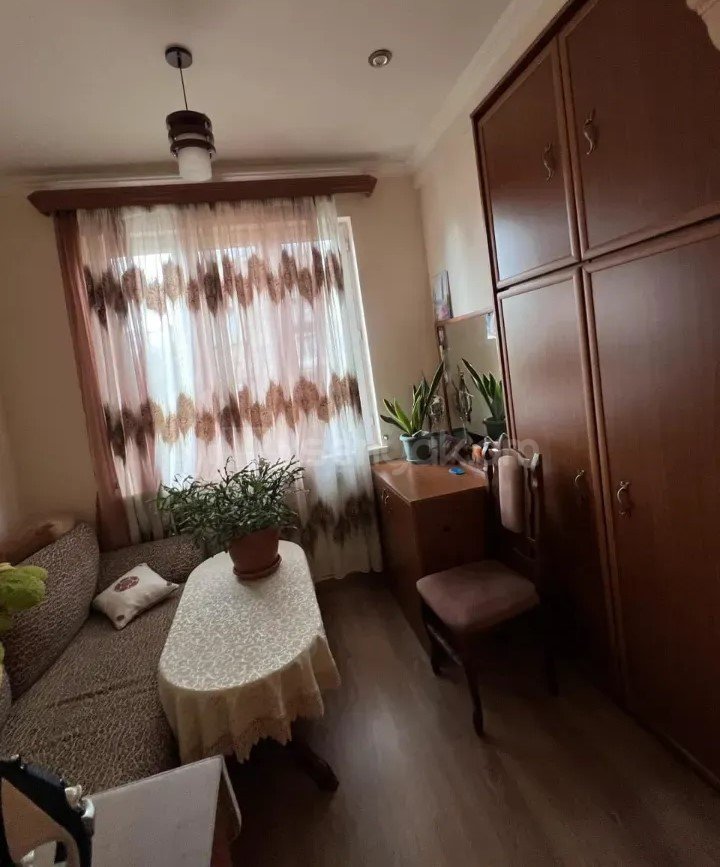 3 Սենյականոց Բնակարան Քարե Շենքում, 93քմ, 5/5 հարկ, Կապիտալ Վերանորոգված