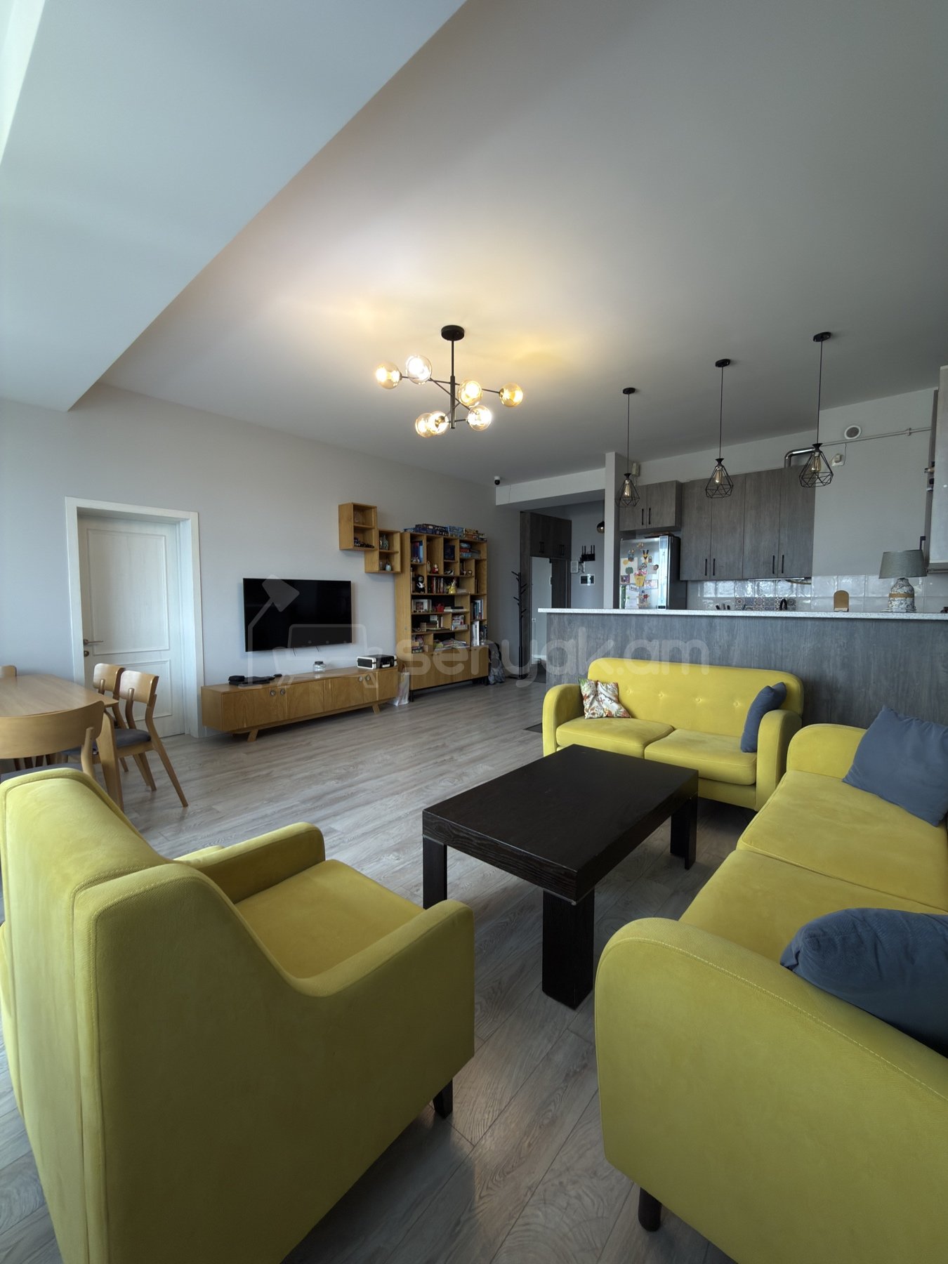 3 Սենյականոց Բնակարան Նորակառույցում, 99քմ, 8/18 հարկ, Դիզայներական Վերանորոգված