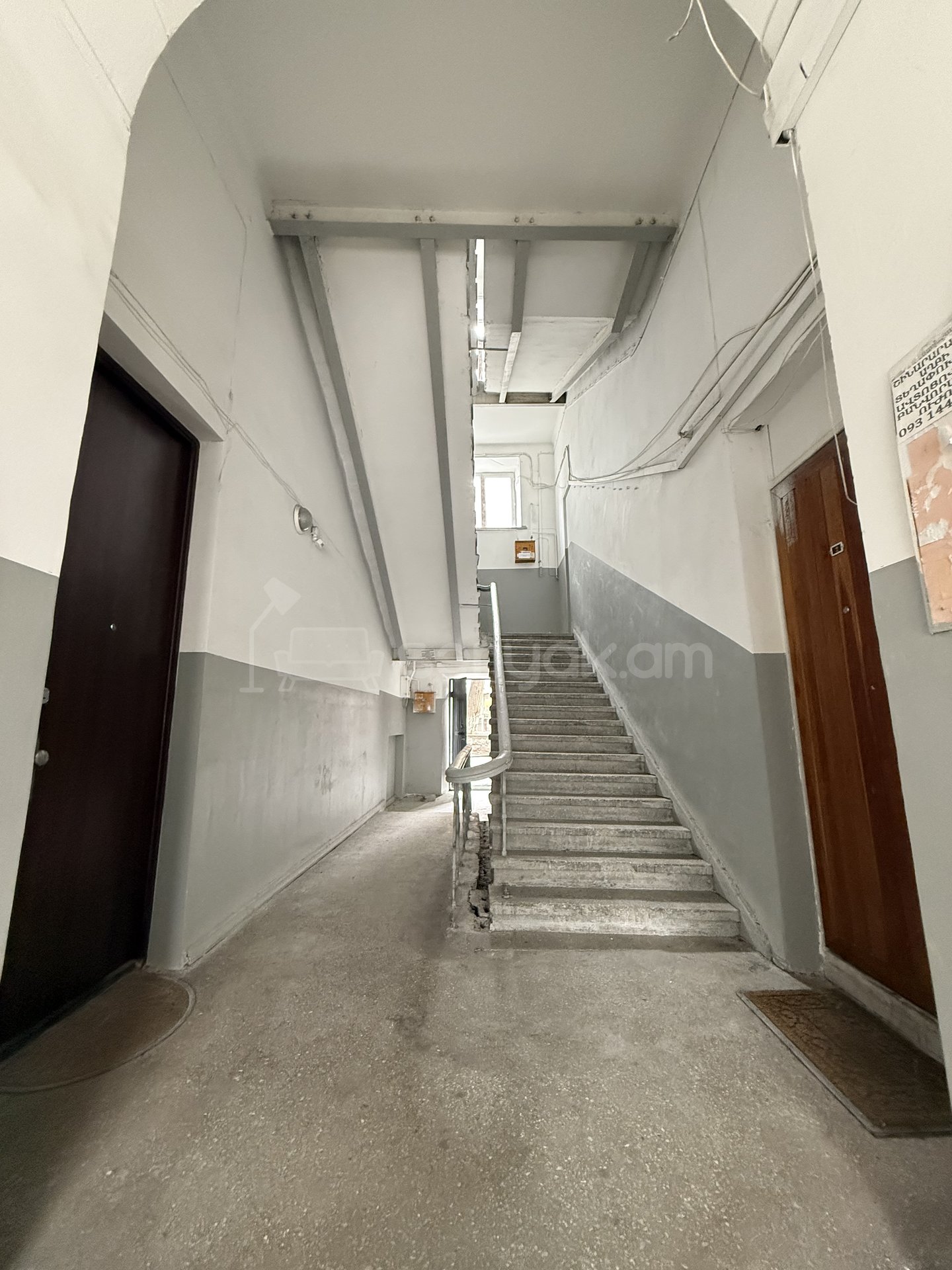 3 Սենյականոց Բնակարան Քարե Շենքում, 113քմ, 3/5 հարկ, Կոսմետիկ Վերանորոգված