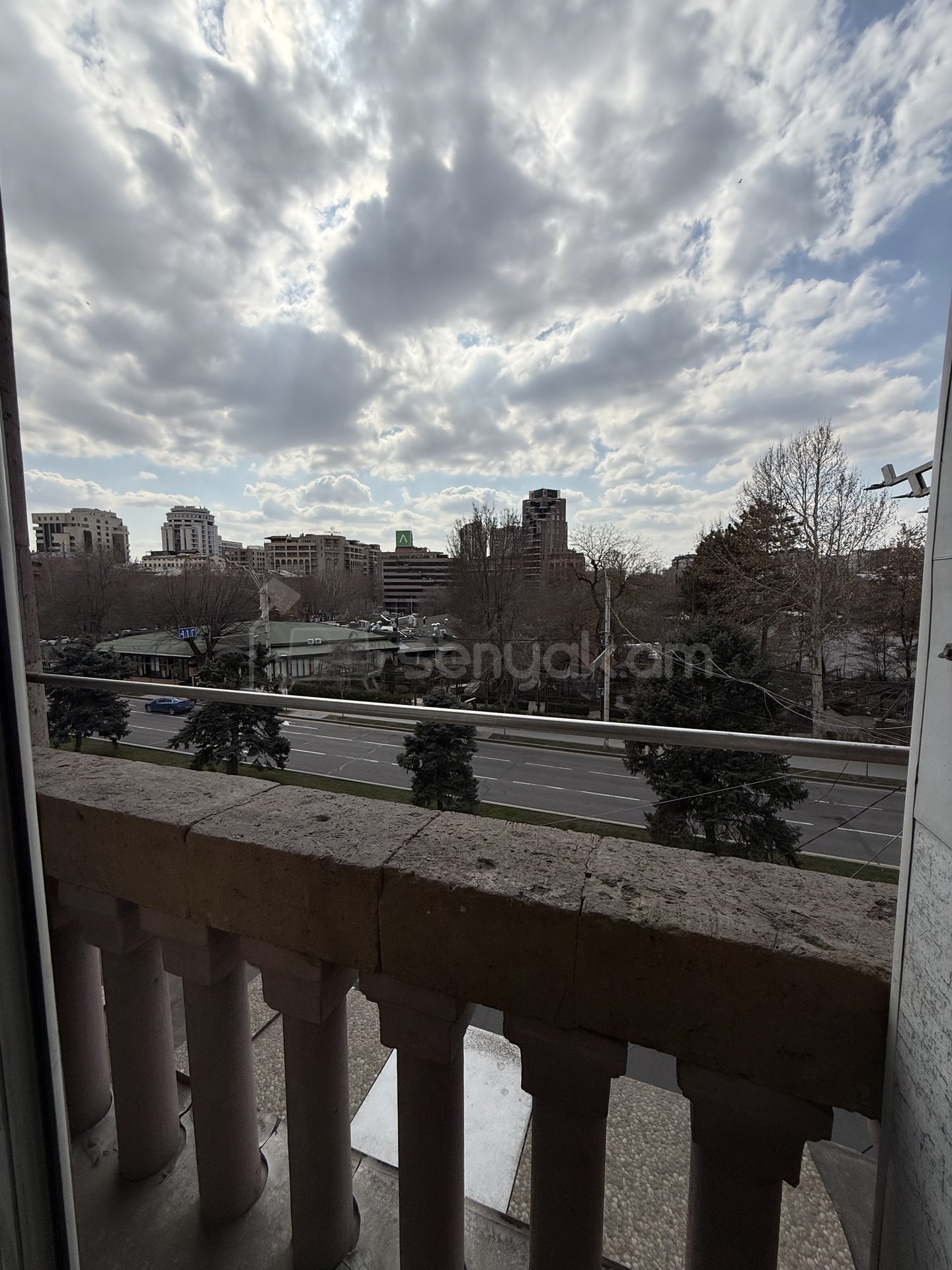 3 Սենյականոց Բնակարան Քարե Շենքում, 113քմ, 3/5 հարկ, Կոսմետիկ Վերանորոգված