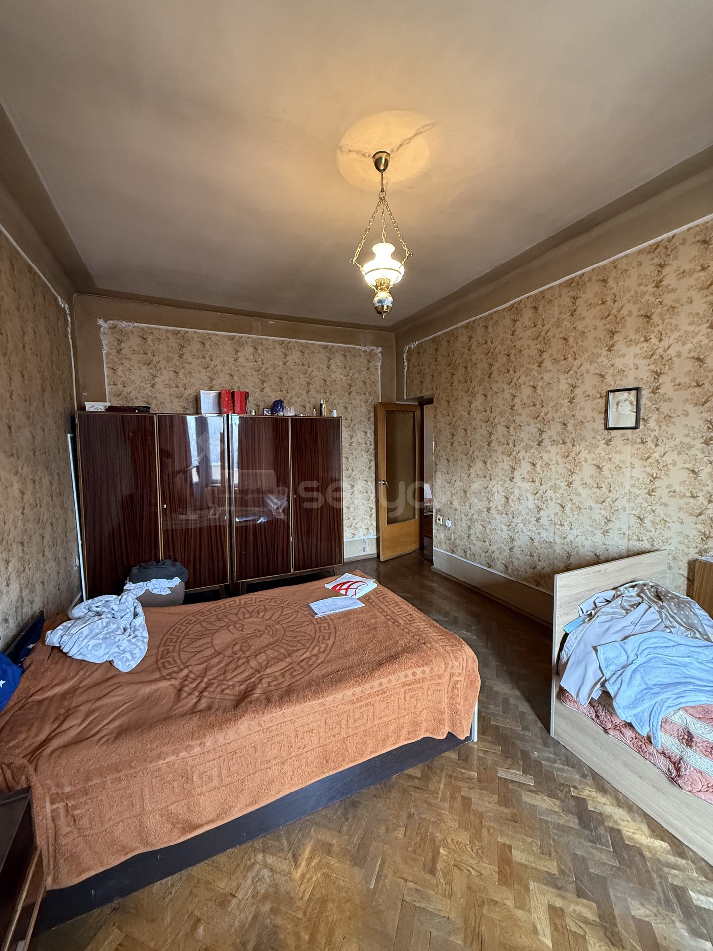 3 Սենյականոց Բնակարան Քարե Շենքում, 113քմ, 4/4 հարկ, Պետական Վիճակում