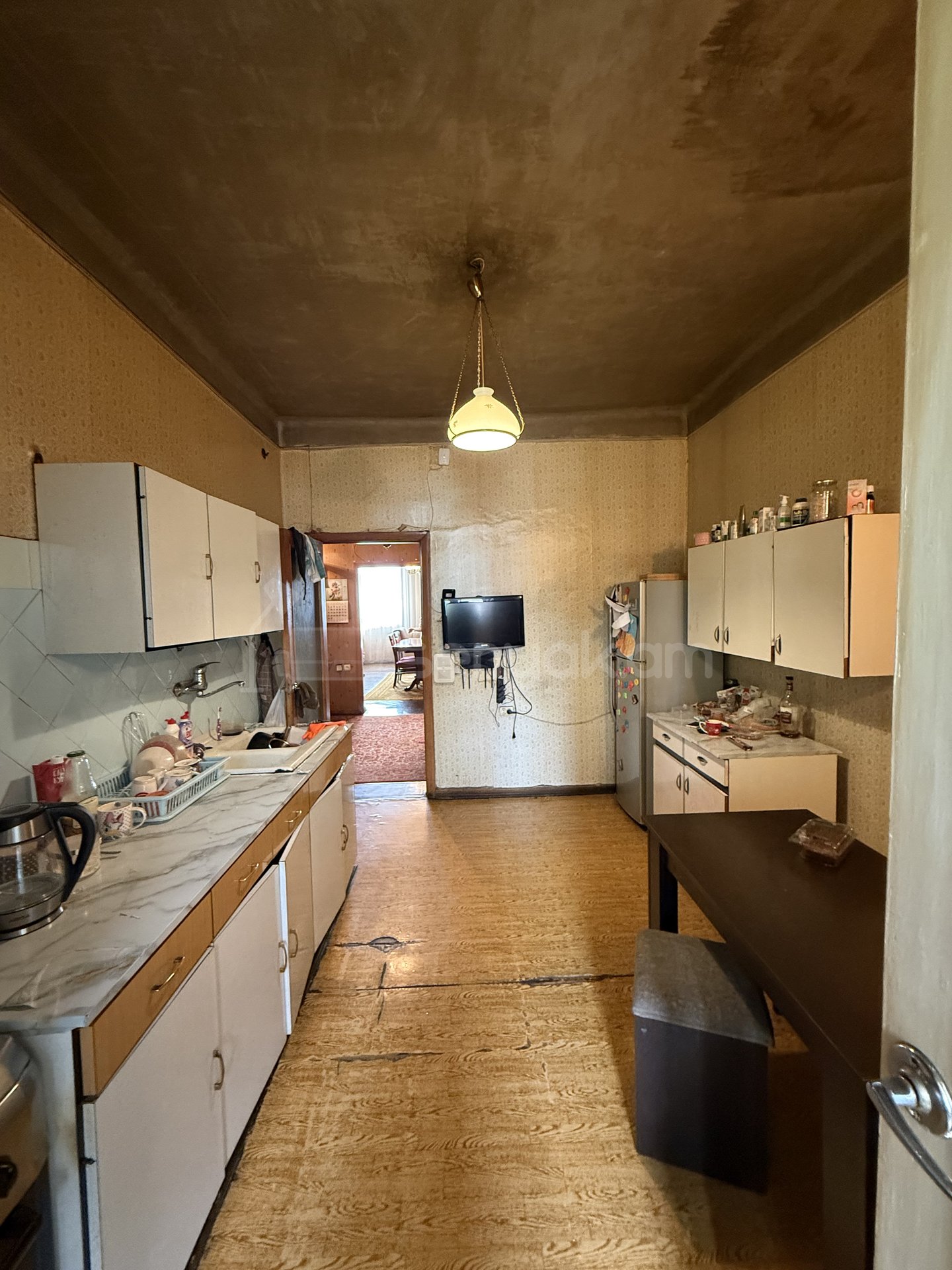 3 Սենյականոց Բնակարան Քարե Շենքում, 113քմ, 4/4 հարկ, Պետական Վիճակում