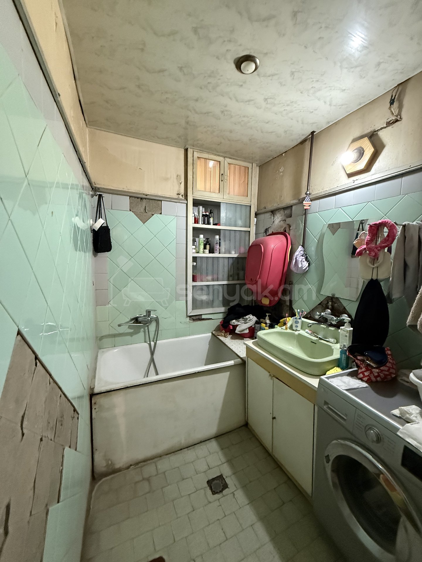 3 Սենյականոց Բնակարան Քարե Շենքում, 113քմ, 4/4 հարկ, Պետական Վիճակում