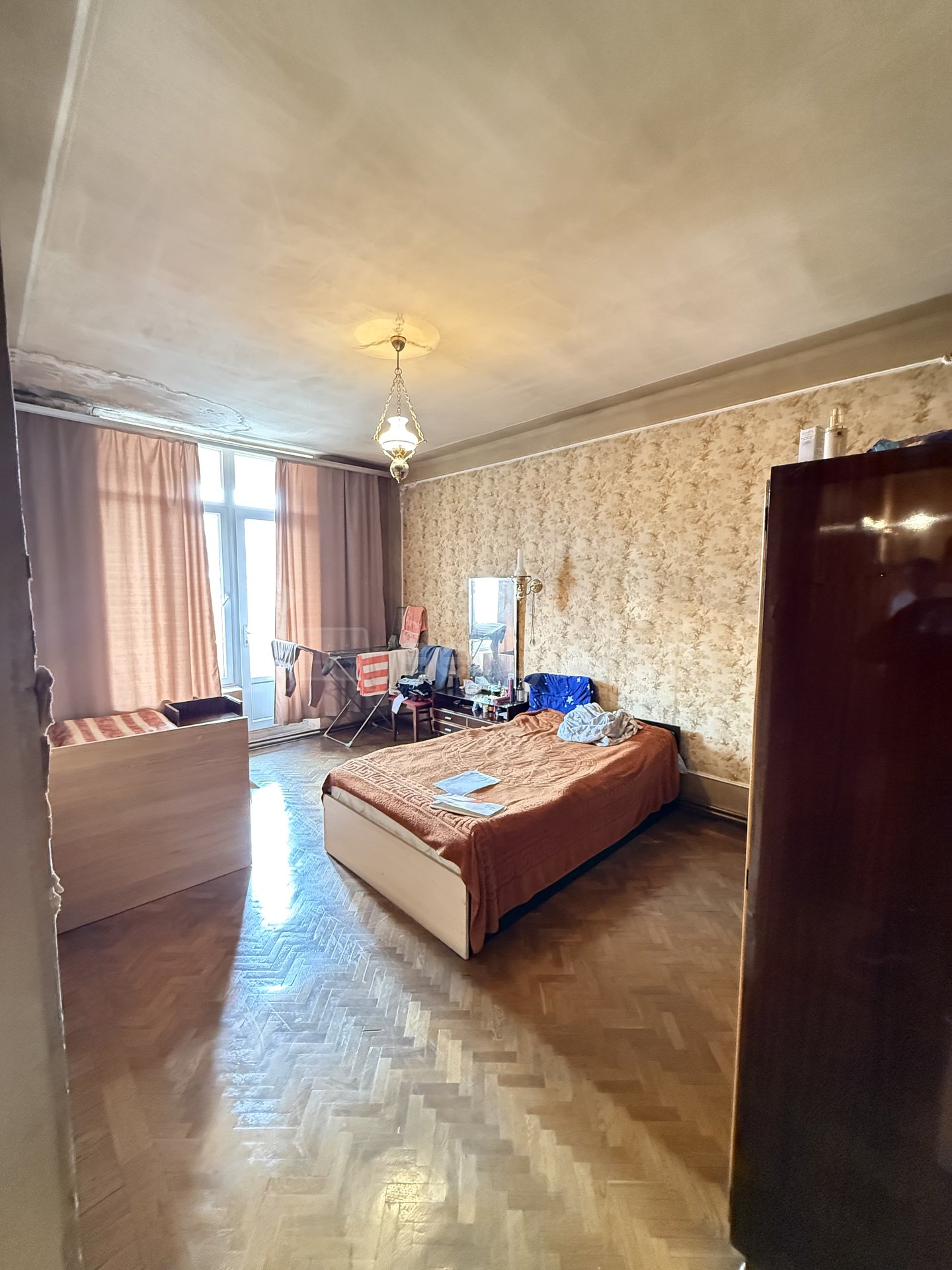 3 Սենյականոց Բնակարան Քարե Շենքում, 113քմ, 4/4 հարկ, Պետական Վիճակում