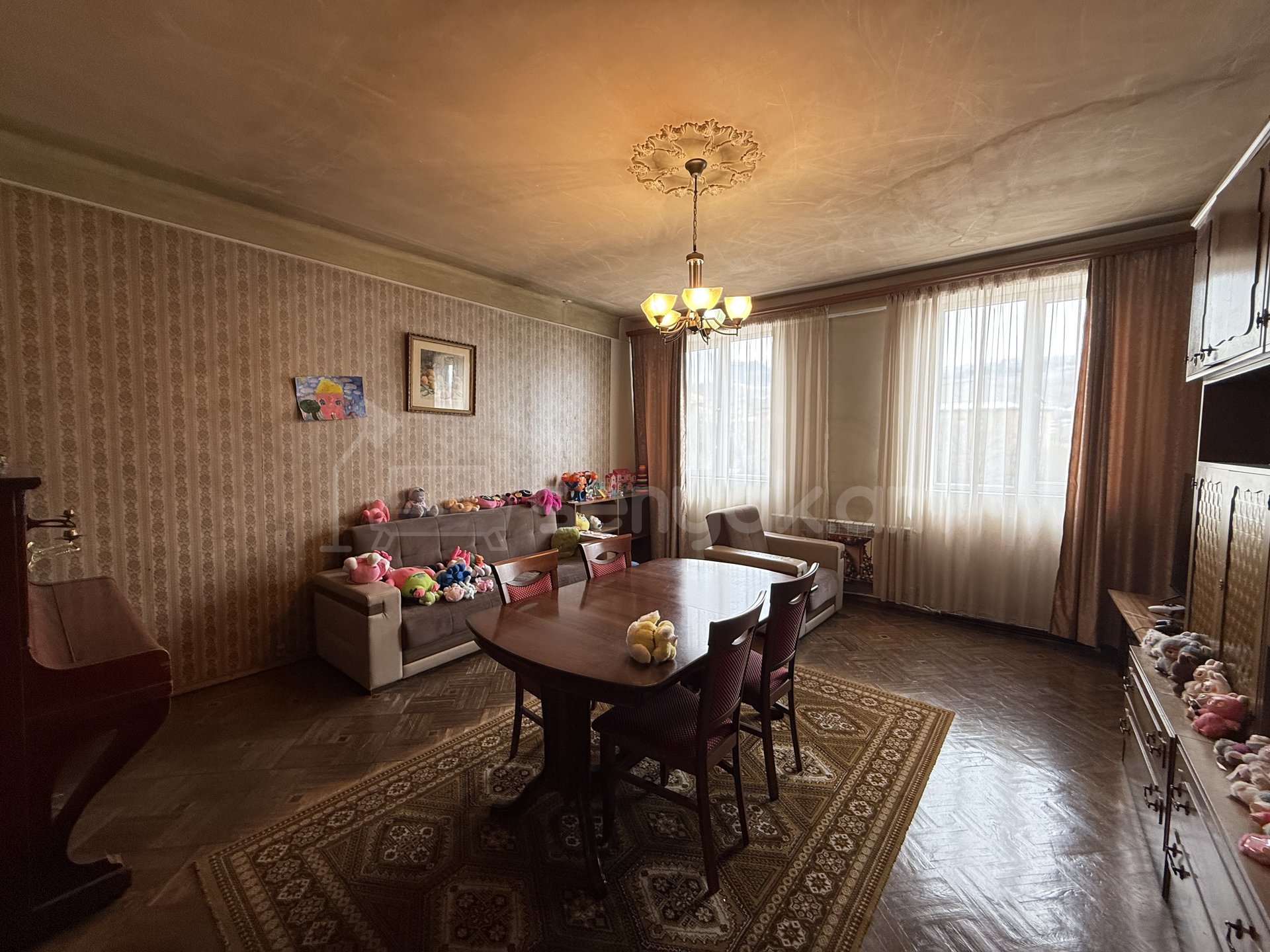 3 Սենյականոց Բնակարան Քարե Շենքում, 113քմ, 4/4 հարկ, Պետական Վիճակում