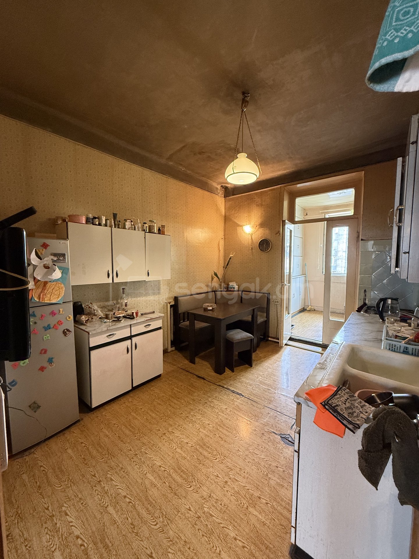 3 Սենյականոց Բնակարան Քարե Շենքում, 113քմ, 4/4 հարկ, Պետական Վիճակում