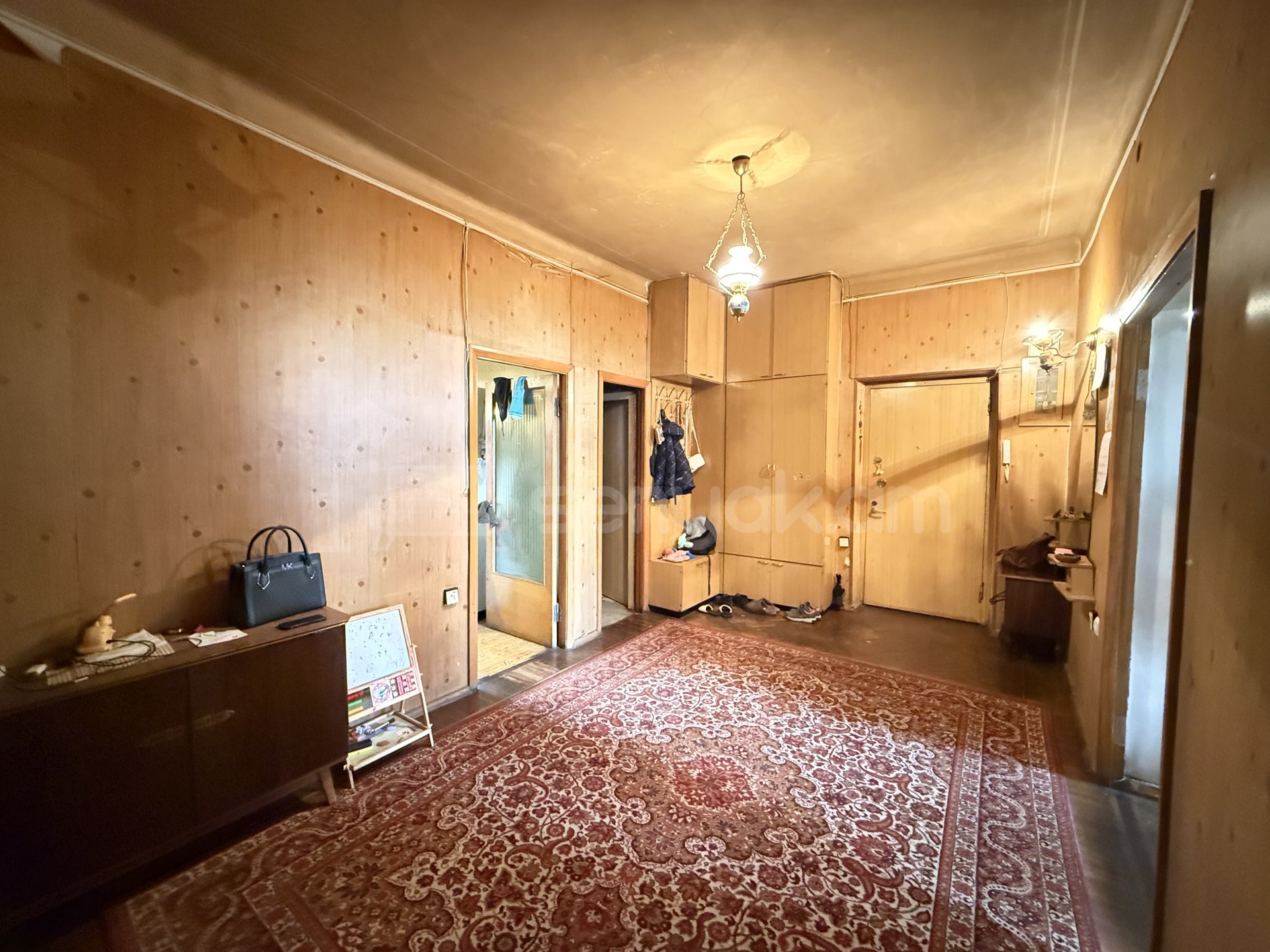 3 Սենյականոց Բնակարան Քարե Շենքում, 113քմ, 4/4 հարկ, Պետական Վիճակում