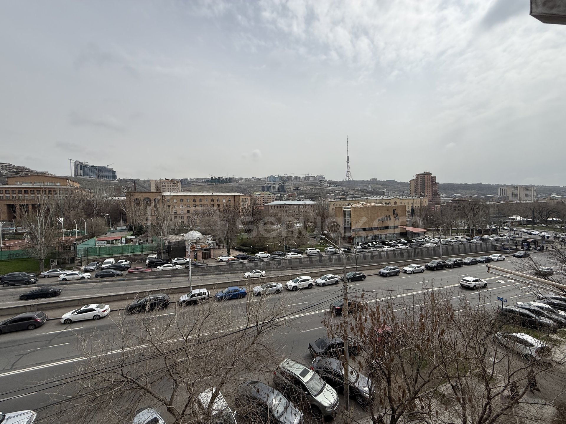 3 Սենյականոց Բնակարան Քարե Շենքում, 95քմ, 4/4 հարկ, Կոսմետիկ Վերանորոգված