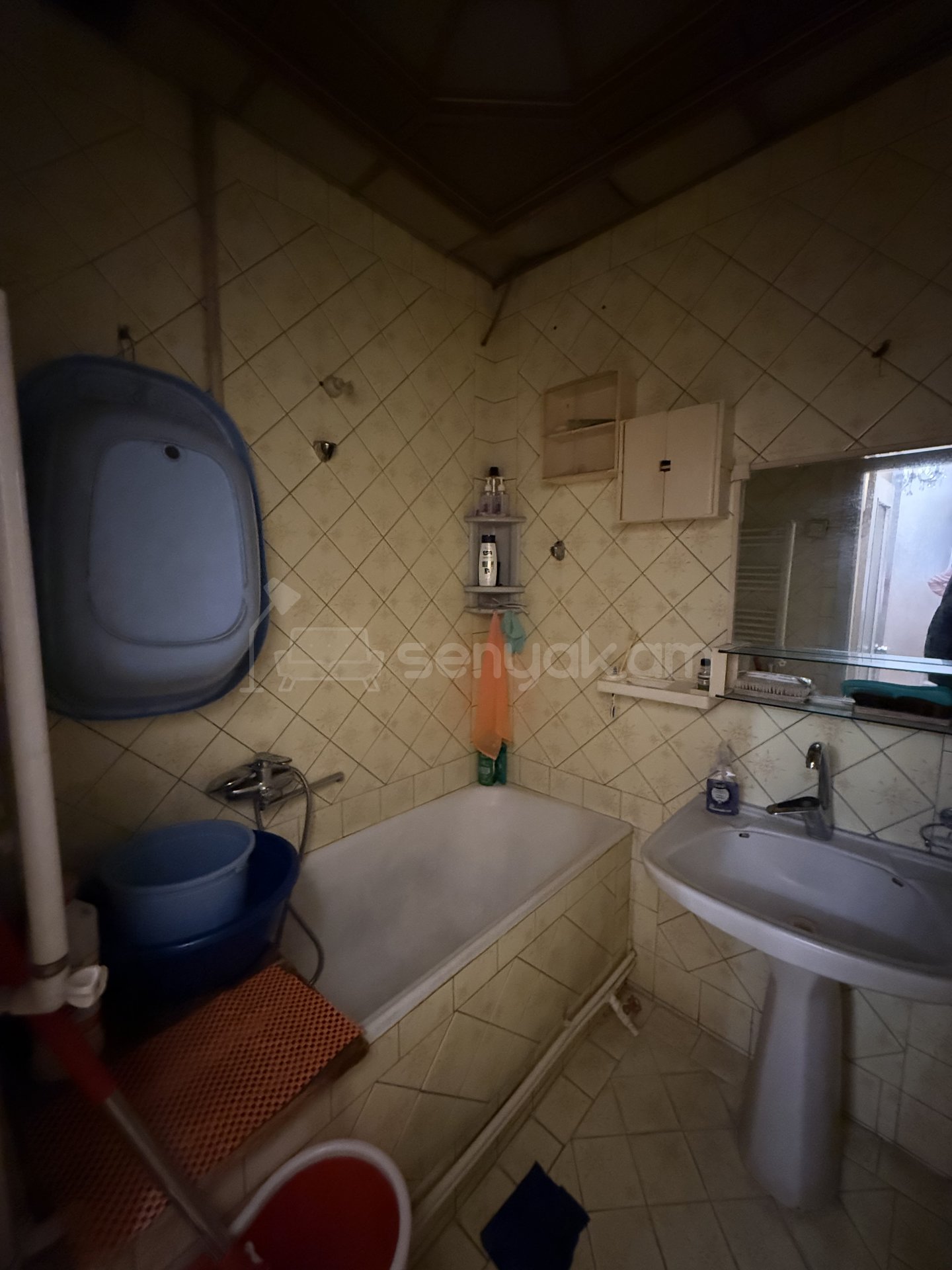 3 Սենյականոց Բնակարան Քարե Շենքում, 95քմ, 4/4 հարկ, Կոսմետիկ Վերանորոգված