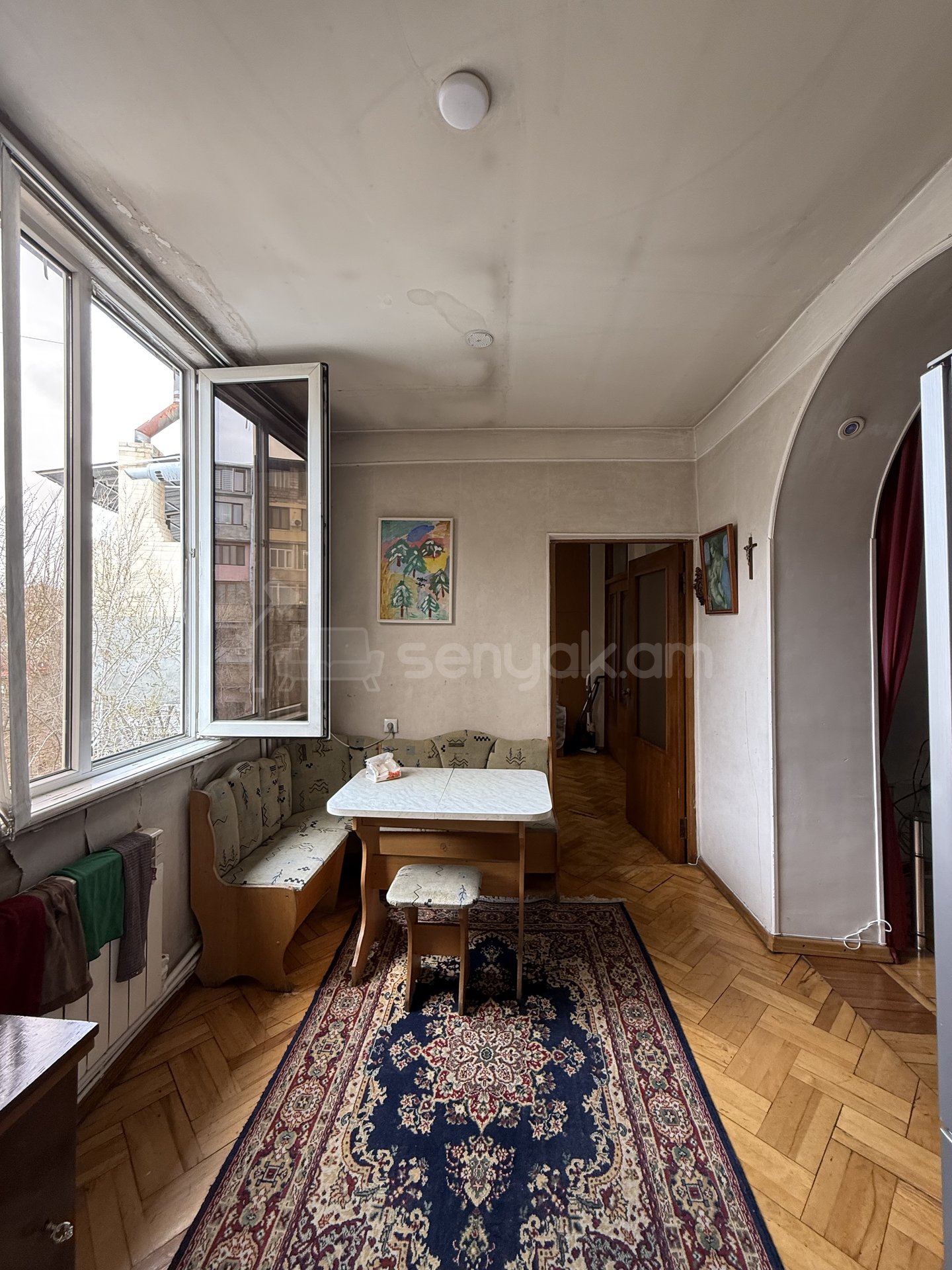 3 Սենյականոց Բնակարան Քարե Շենքում, 95քմ, 4/4 հարկ, Կոսմետիկ Վերանորոգված