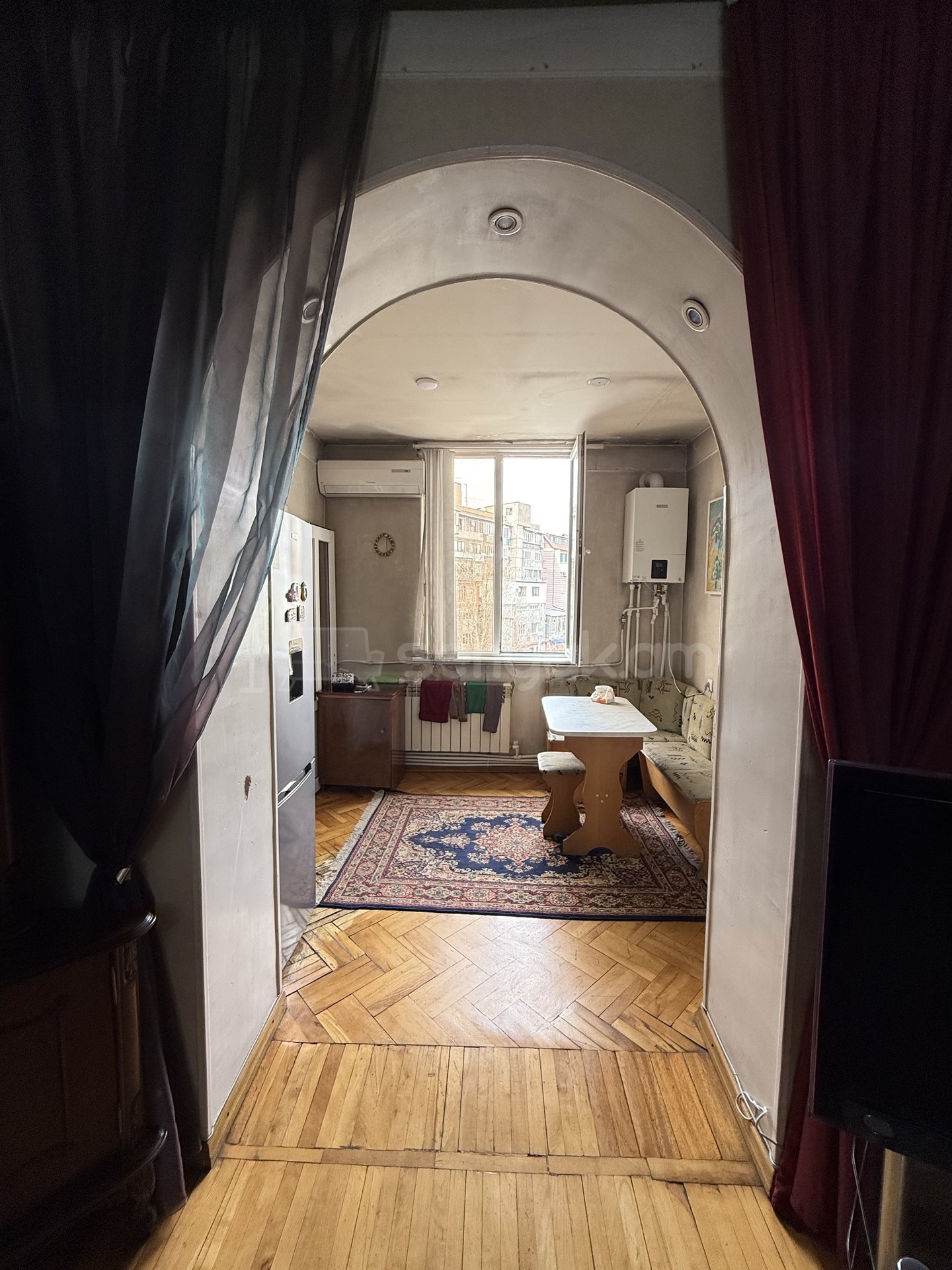 3 Սենյականոց Բնակարան Քարե Շենքում, 95քմ, 4/4 հարկ, Կոսմետիկ Վերանորոգված