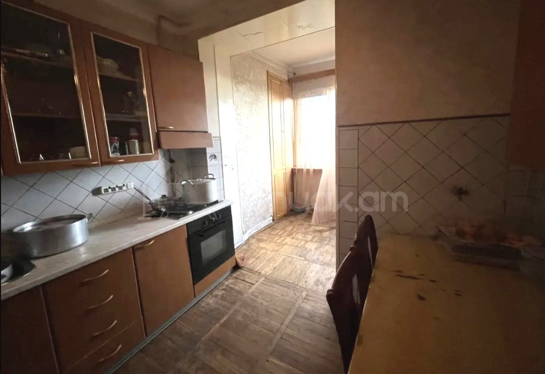 3 Սենյականոց Բնակարան Քարե Շենքում, 68քմ, 5/5 հարկ, Կոսմետիկ Վերանորոգված