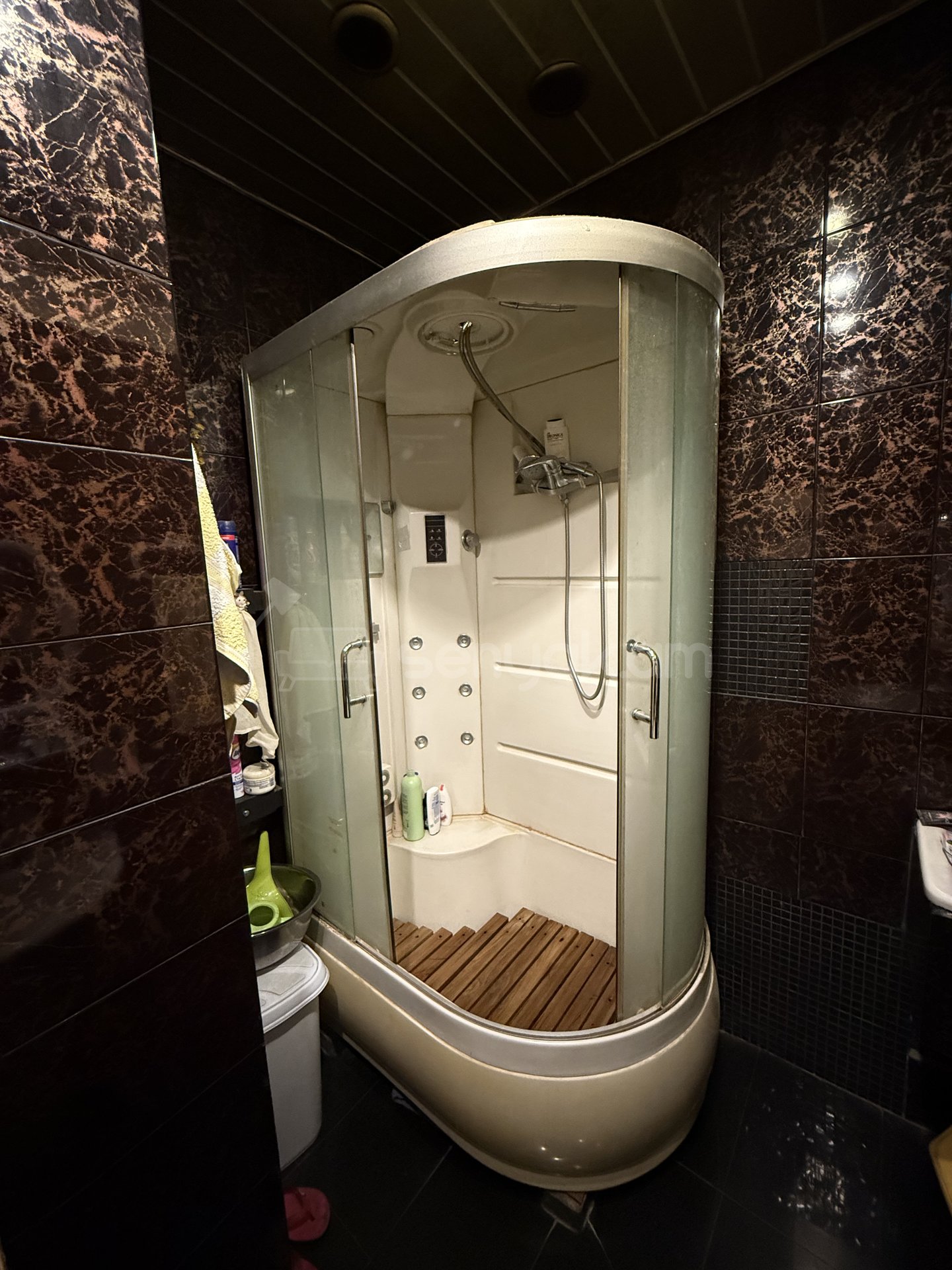 4 Սենյականոց Բնակարան Քարե Շենքում, 93քմ, 4/4 հարկ, Կոսմետիկ Վերանորոգված