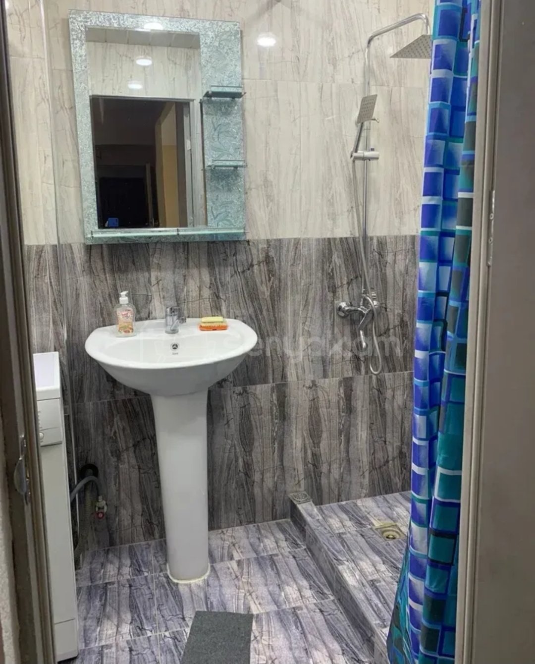 3 Սենյականոց Բնակարան, 85քմ, 9/10 հարկ, Նորմալ Վիճակում, Կահավորված, Արևկող