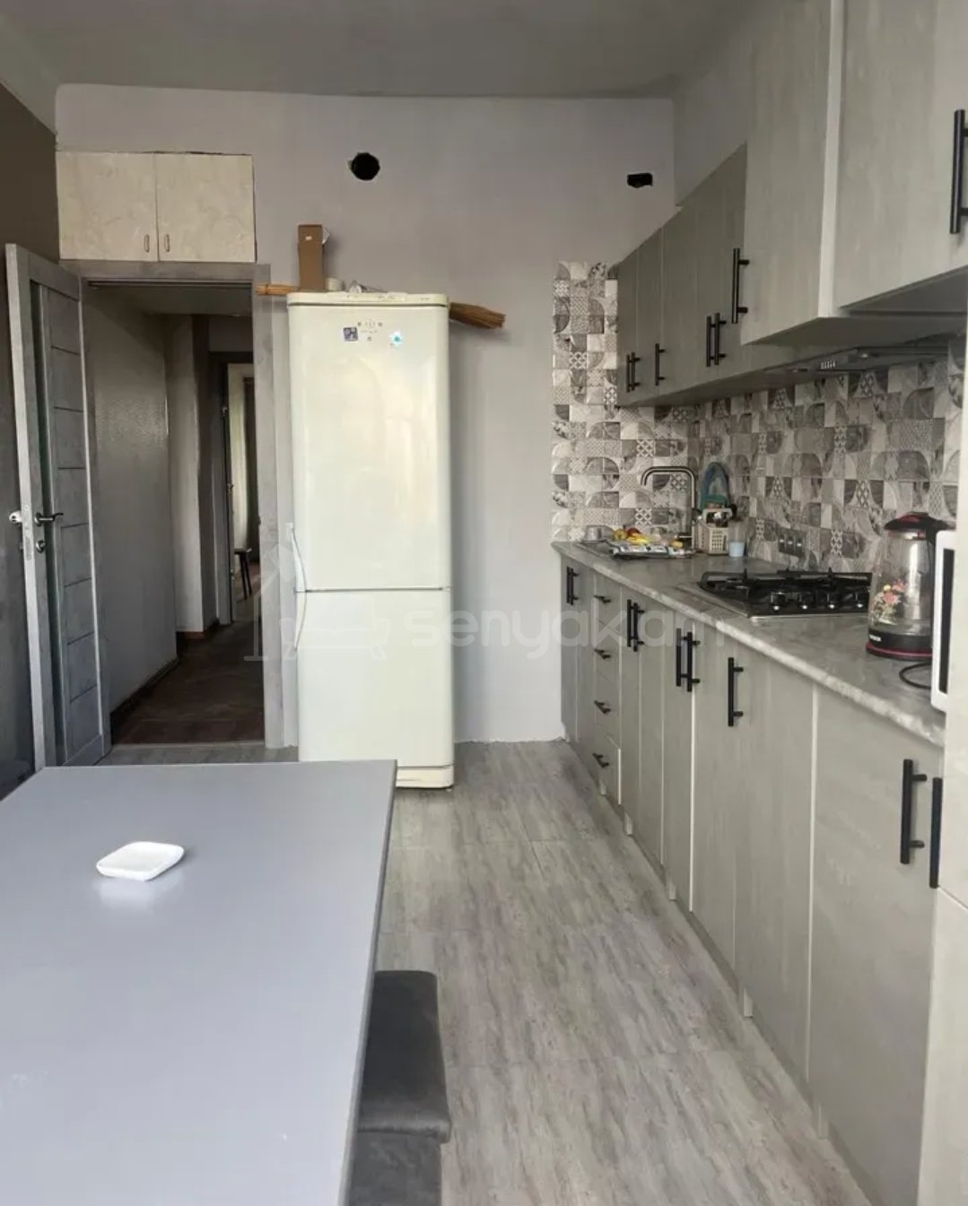 3 Սենյականոց Բնակարան, 85քմ, 9/10 հարկ, Նորմալ Վիճակում, Կահավորված, Արևկող