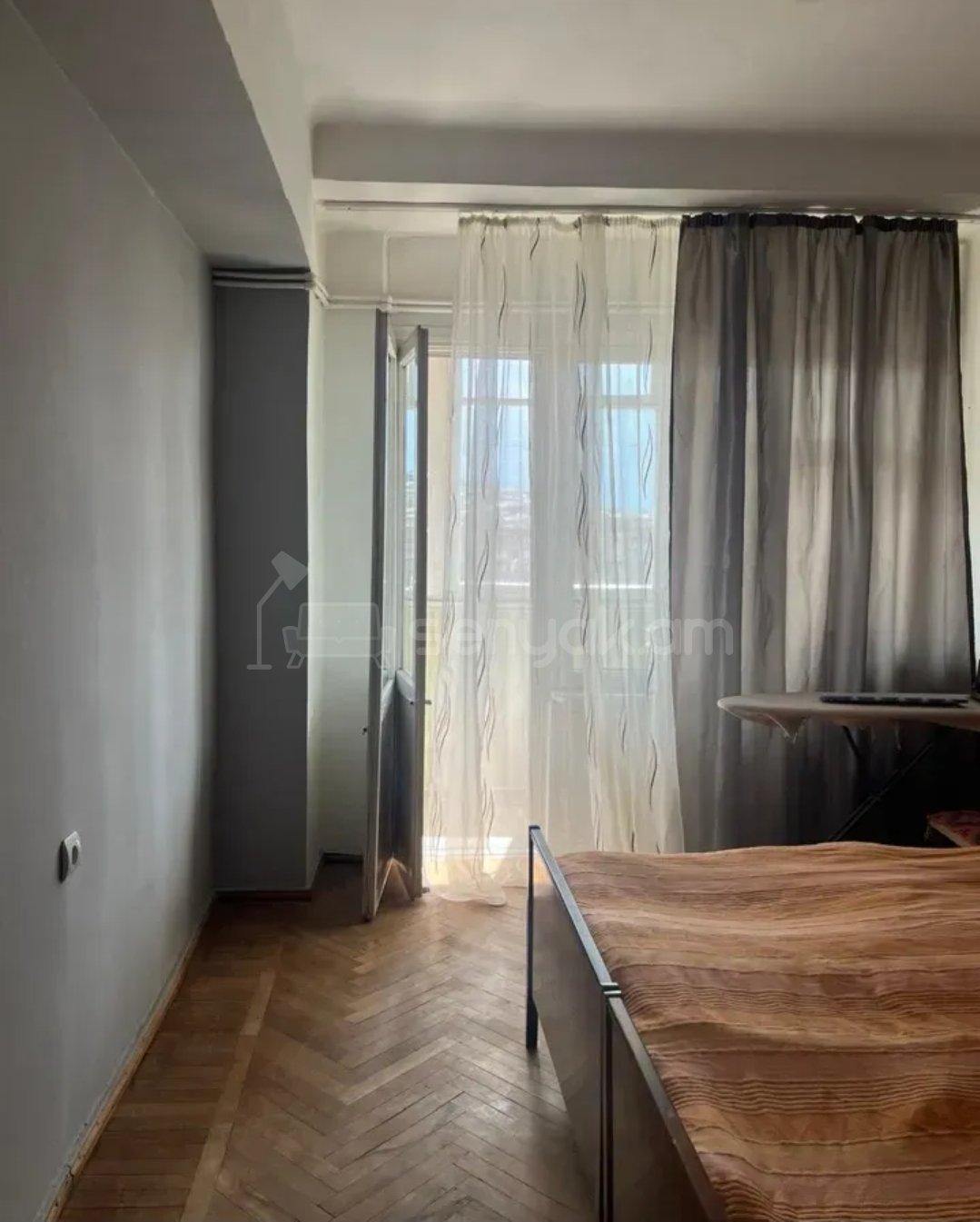 3 Սենյականոց Բնակարան, 85քմ, 9/10 հարկ, Նորմալ Վիճակում, Կահավորված, Արևկող