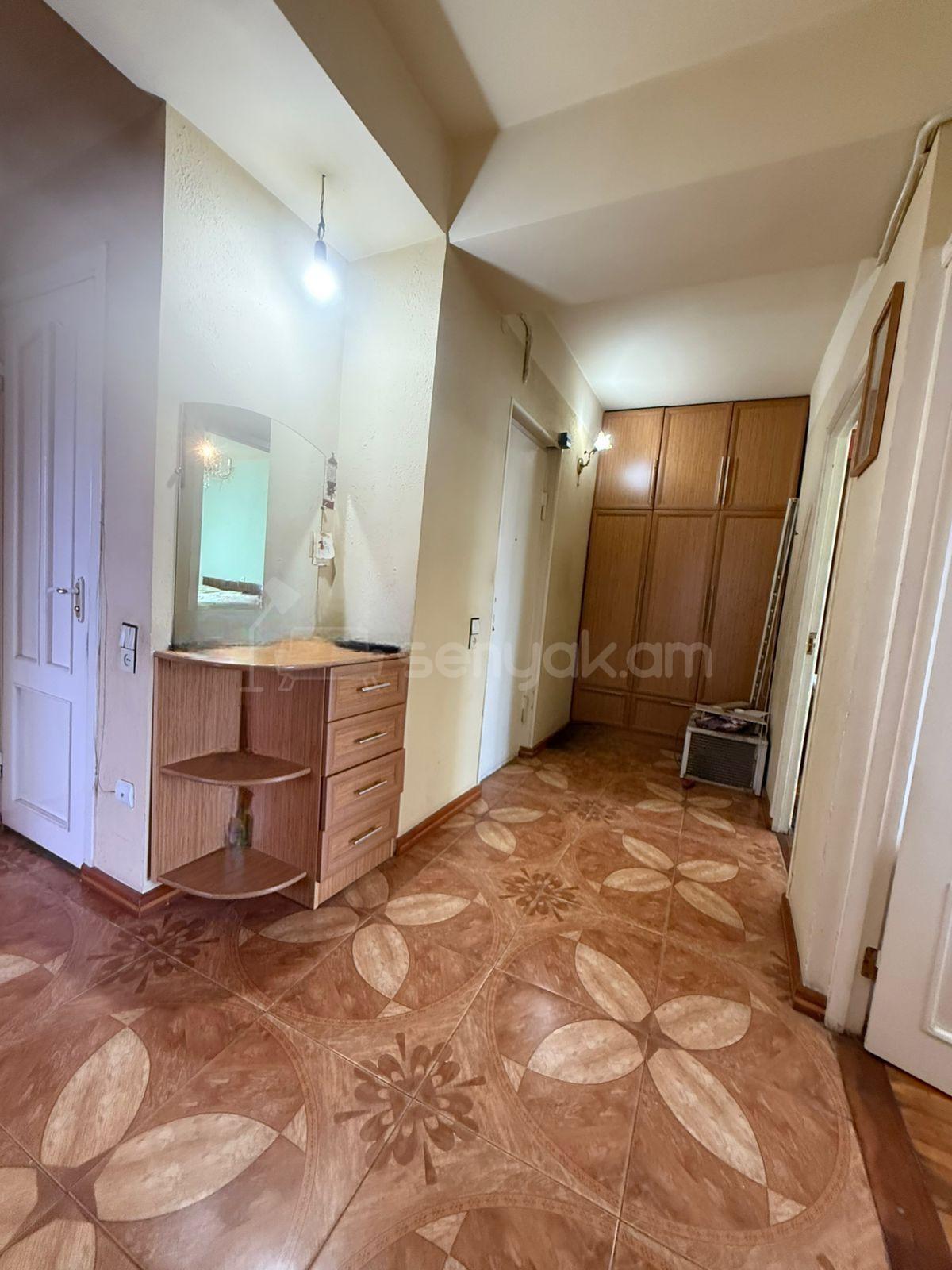 3 Սենյականոց Բնակարան, 82քմ, 8/14 հարկ, Նորմալ Վիճակում