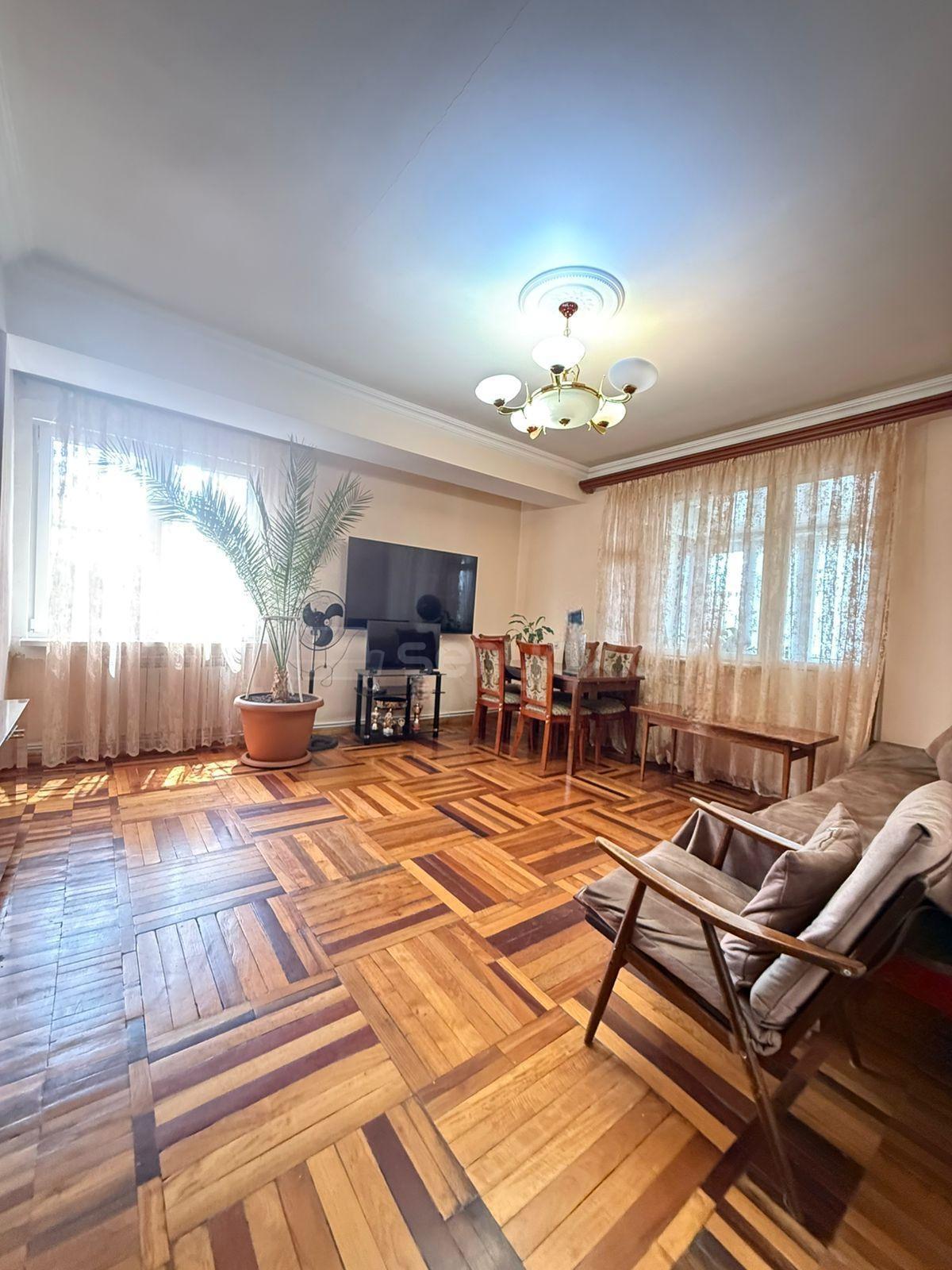 3 Սենյականոց Բնակարան, 82քմ, 8/14 հարկ, Նորմալ Վիճակում