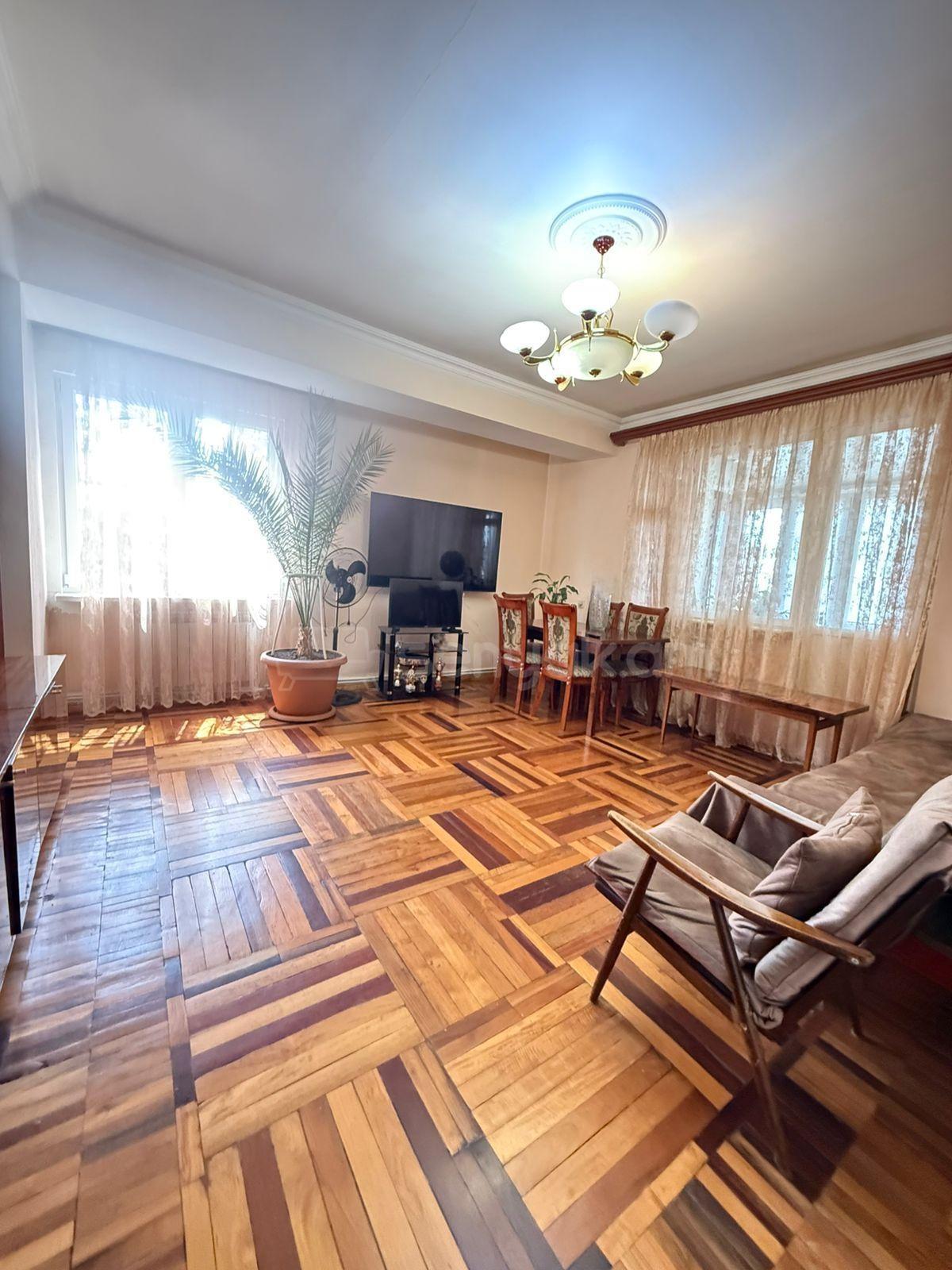 3 Սենյականոց Բնակարան, 82քմ, 8/14 հարկ, Նորմալ Վիճակում