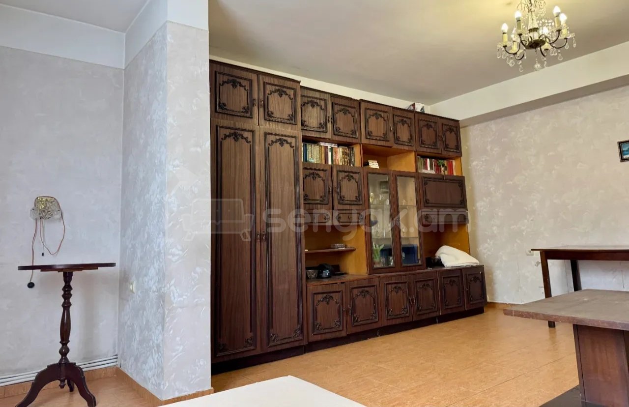 1 Սենյականոց Բնակարան Քարե Շենքում, 60քմ, 1/9 հարկ, Կապիտալ Վերանորոգված, Կահավորված