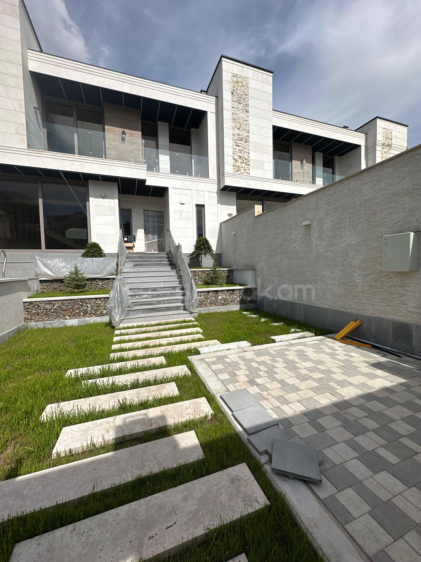 3 Սենյականոց Շքեղ Առանձնատուն, 180քմ, Լողավազանով