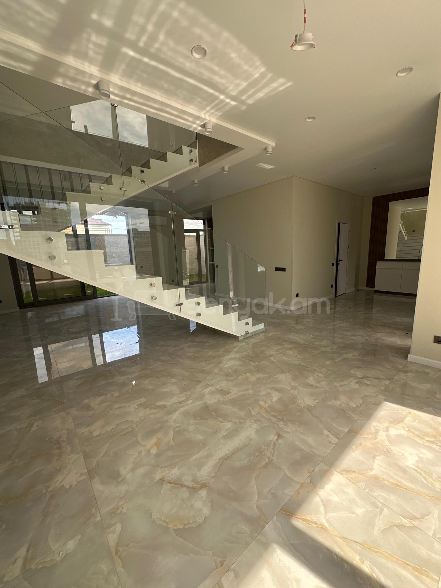 3 Սենյականոց Շքեղ Առանձնատուն, 180քմ, Լողավազանով