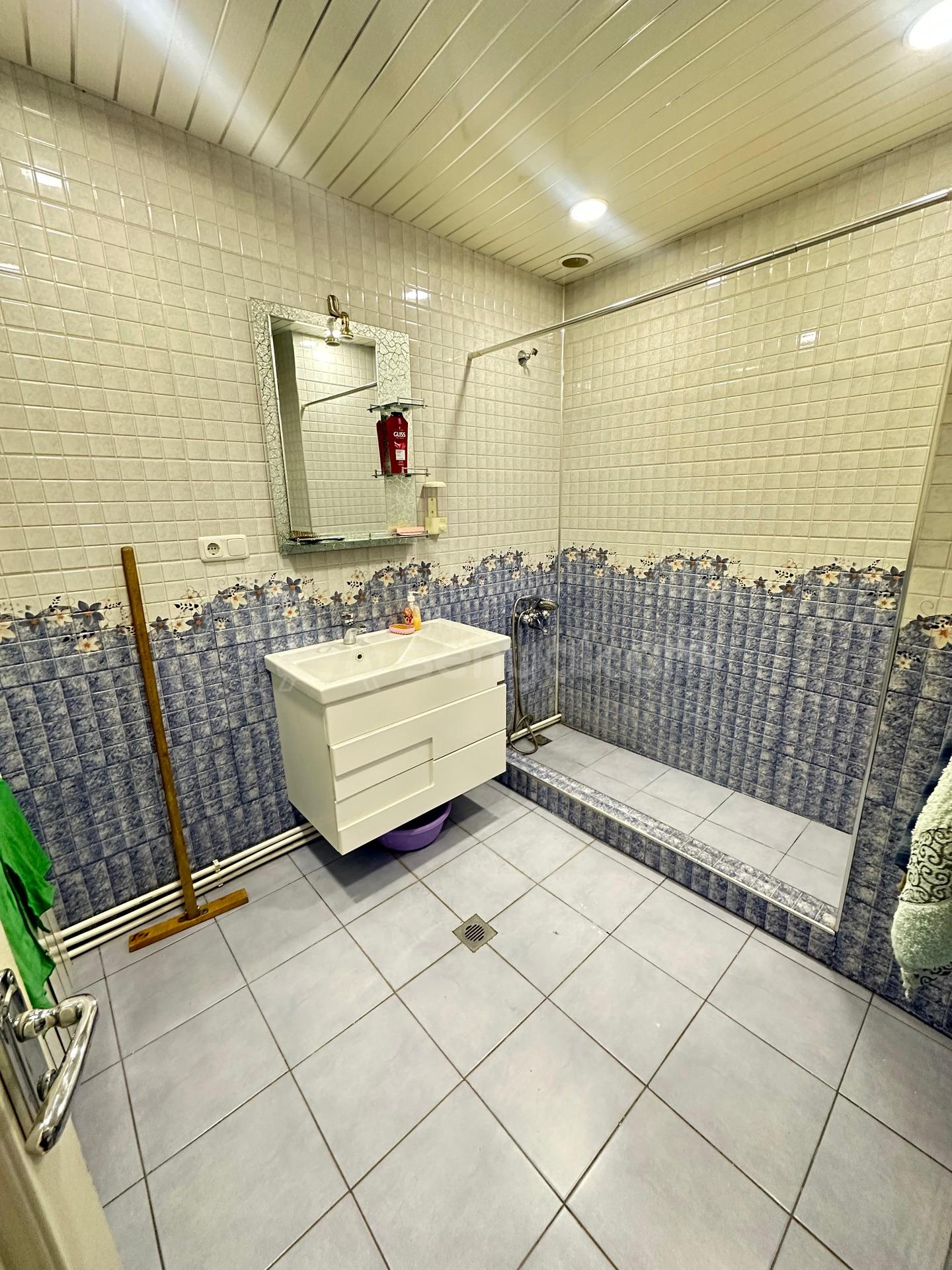 4 Սենյականոց Սեփական Տուն, 130քմ, Կապիտալ Վերանորոգված, Մասամբ Կահավորված, Ավտոտնակով