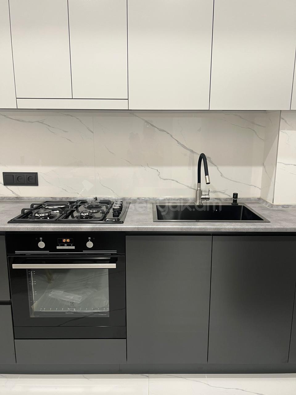 3 Սենյականոց Բնակարան Քարե Շենքում, 55քմ, 2/4 հարկ, Դիզայներական Վերանորոգված, Կահավորված, Արևկող