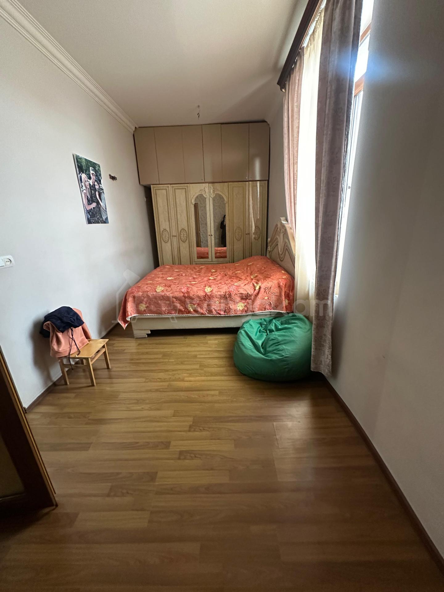 3 Սենյականոց Բնակարան Քարե Շենքում, 67քմ, 3/4 հարկ, Կապիտալ Վերանորոգված